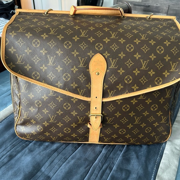 Louis Vuitton Sac Chasse Hunting Bag 18.9 x 15.7 x 8.7 inches - Picture 4 of 16